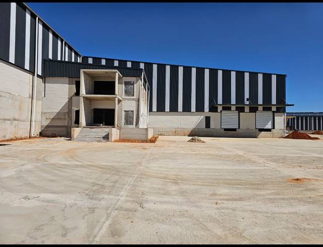 2,183M² WAREHOUSE TO LET IN LANSERIA